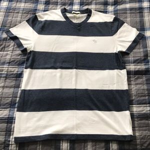 Abercrombie & Fitch striped v neck